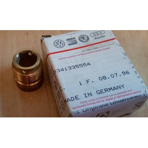 034133555A insert for injector	